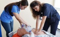 Quantos meses dura o estágio de técnico de enfermagem